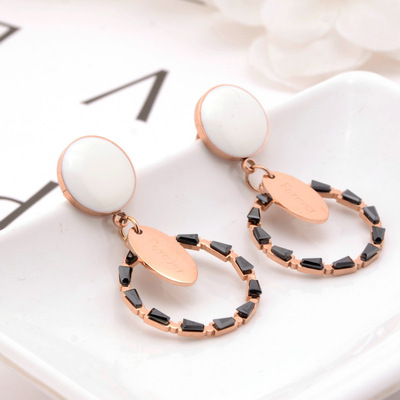 Korean Edition new pattern Ladies circular Pearl Enamel black Glass Earrings Titanium fashion Master tassels Earrings