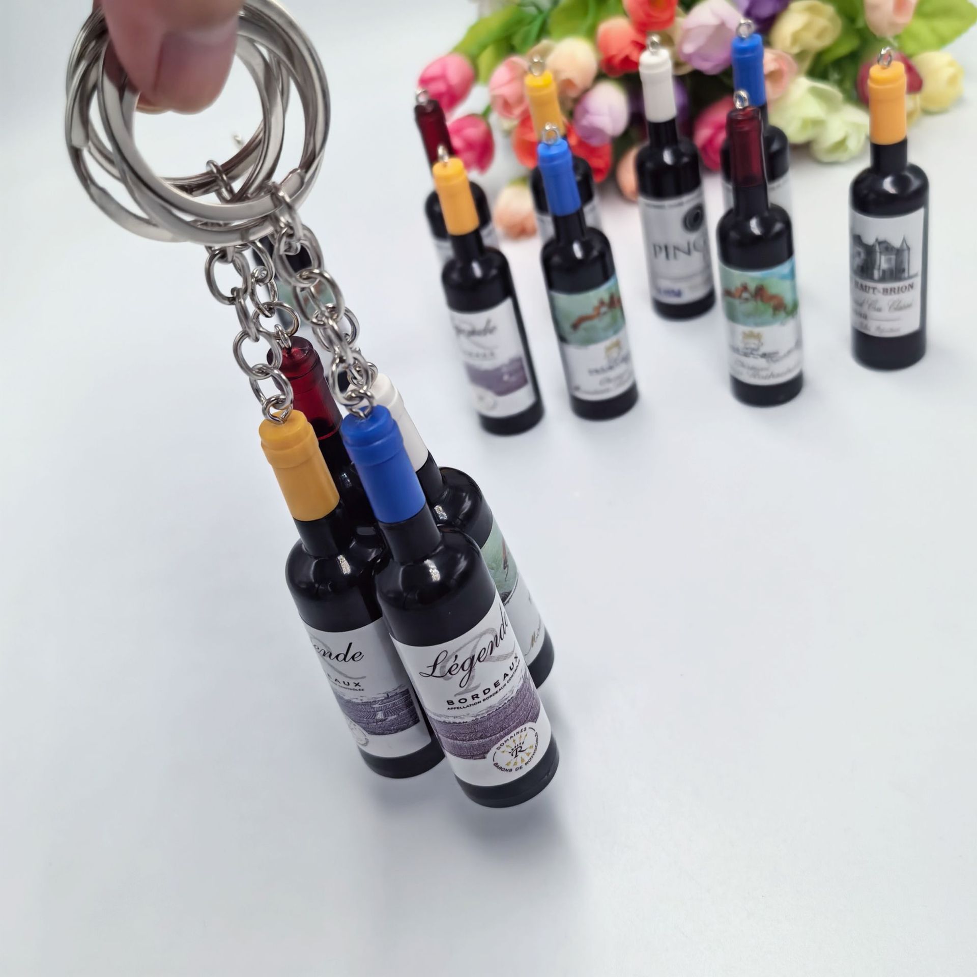 Transfronterizos mini ultra-simulación botella de vino tinto colgante llavero mochila de estudiantes colgante auto creativo DIY regalos