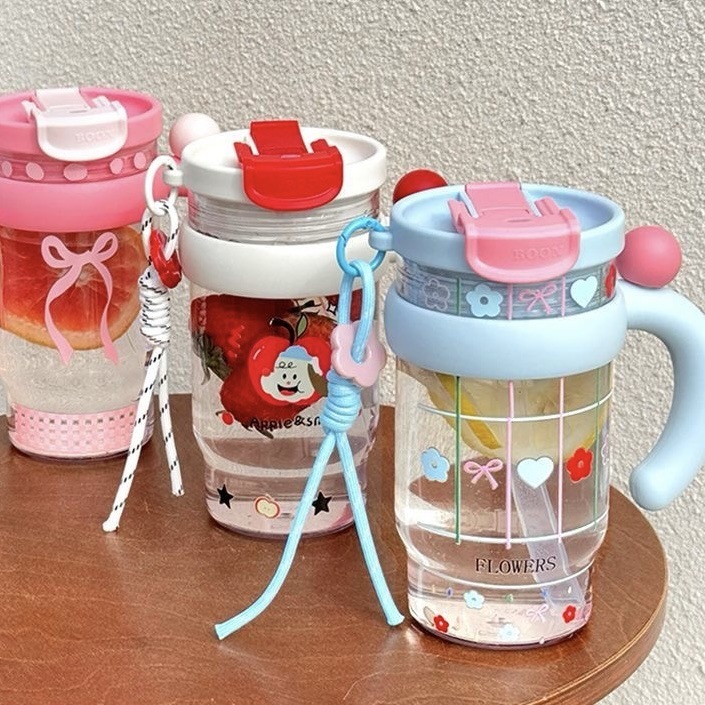Taza de agua de niñas de oficina de gran capacidad con colgantes de verano de alto valor facial taza de hielo taza de té de paja encantadora taza