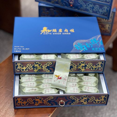 Tea ceremony set of Tieguanyin, Oolong tea leaves in a gift box, red tea gift set with Tieguanyin, wholesale tea leaves in a gift box, tea as a token of appreciation