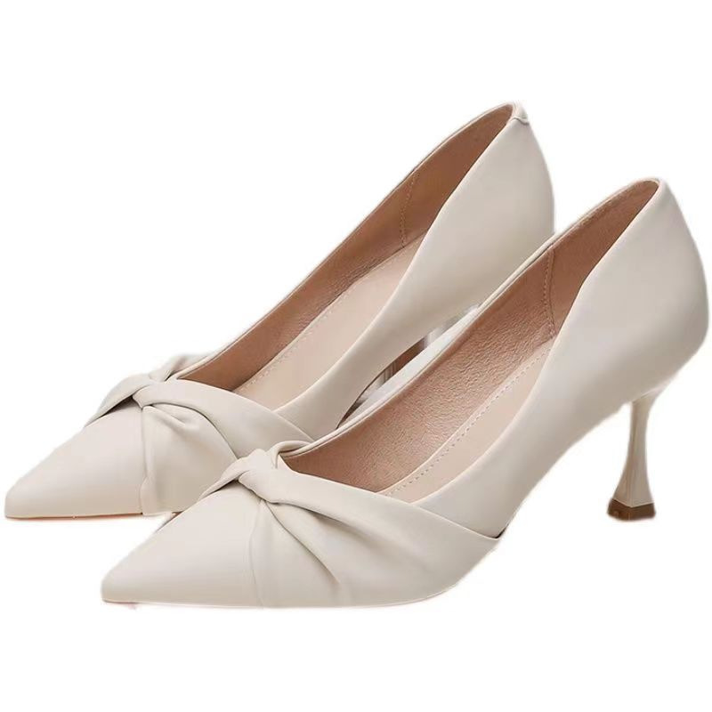 Celebridades de Internet temperamento de nicho zapatos individuales franceses profesionales con punta puntiaguda 2025 nuevos zapatos individuales simples tacones altos de cercanías mujeres
