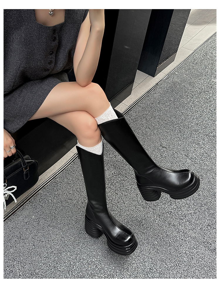 Boot nữ cổ cao đế dày da bò kiểu Chanel cổ chữ V, gót cao 12–15 cm — Lớp lót đơn màu trắng nhạt 12cm, Lớp lót nhung màu hồng 15cm, Lớp lót nhung màu trắng nhạt 12cm, Lớp lót đơn màu trắng nhạt 15cm chi tiết 29