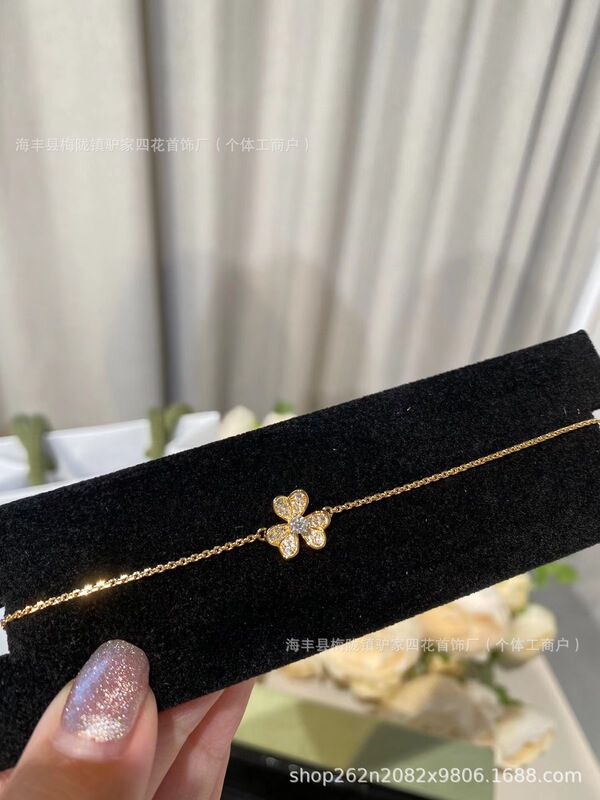 18Kローズゴールドメッキの花びらにダイヤモンドを散りばめたクローバーネックレス、シングルダイヤモンドの幸運の草イヤリング、骨チェーン、フラワーペンダント|undefined