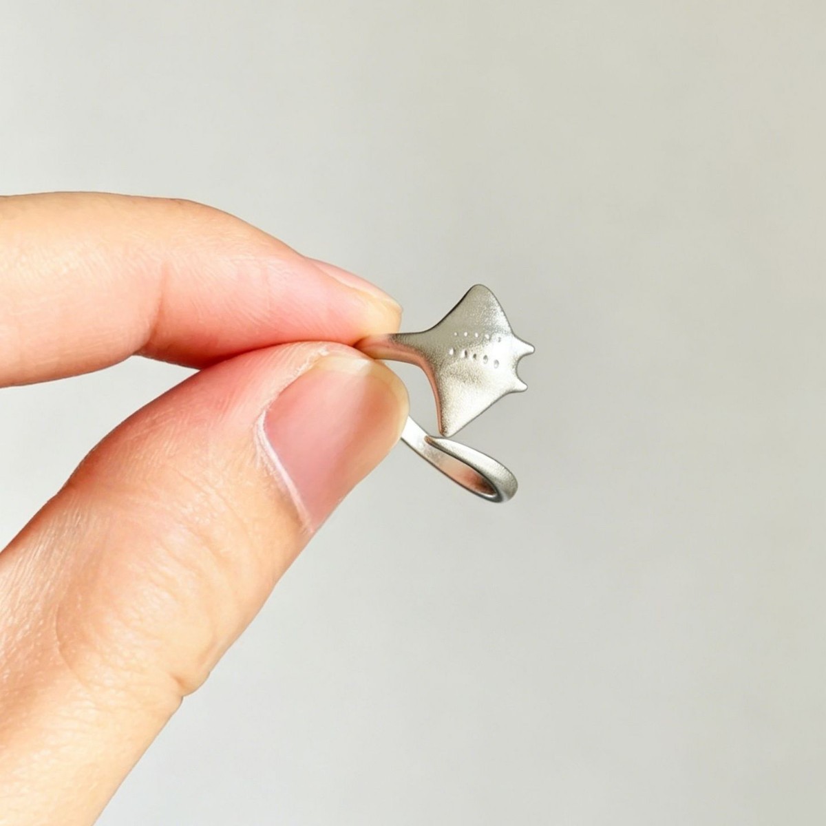 Minimalist Vintage-Style Devilfish Ring for Women, Korean Version, Unique and Fresh Ocean Animal Open Ring