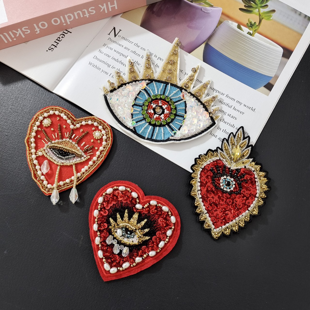 Venta caliente exclusiva transfronteriza hecha a mano con cuentas de cristal amor tela pegatinas ropa zapatos y sombreros rasgados ojos parche pegatinas DIY