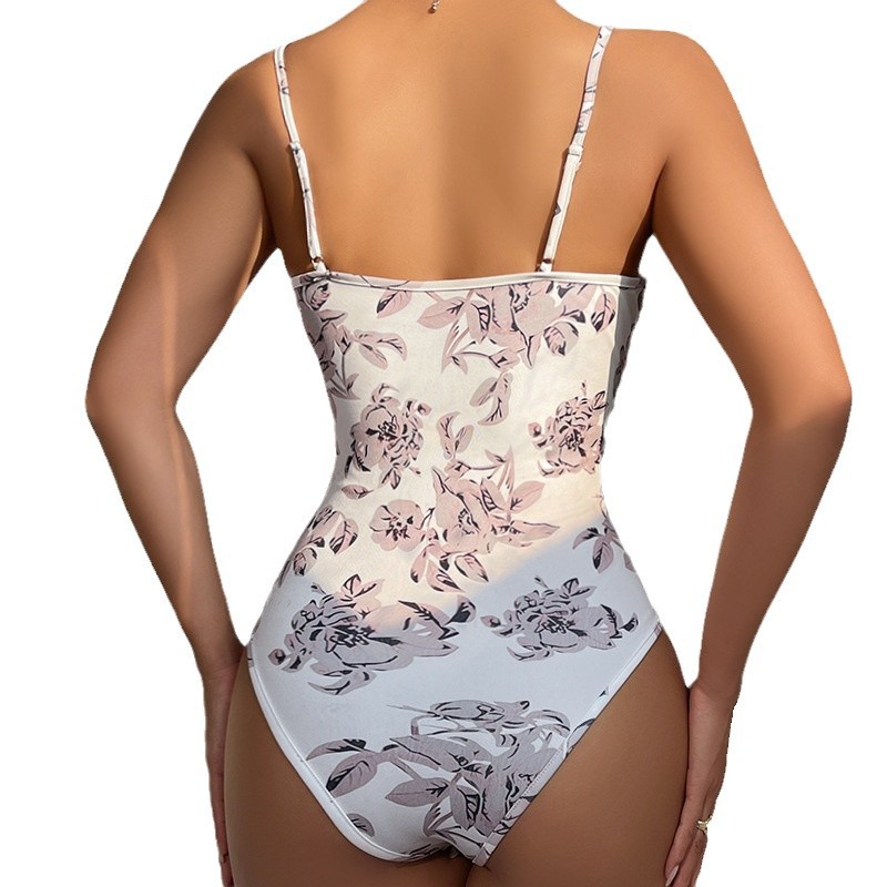 Bosquete de hueso de pescado transfronterizo Europa y Estados Unidos chaqueta de impresión de flores caliente delgada cabina de ropa de mujer lujosa sensación de alto nivel