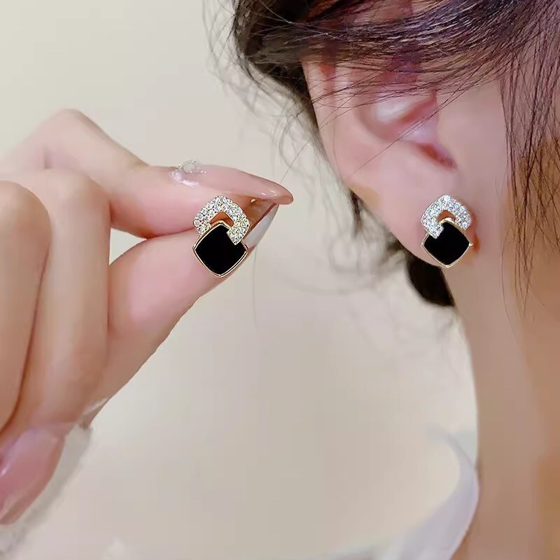 S925 Silver Needle Black Earrings 2026 New Popular Style Light Luxury High-End Elegant Earrings for Women Exquisite Round Face Earrings
