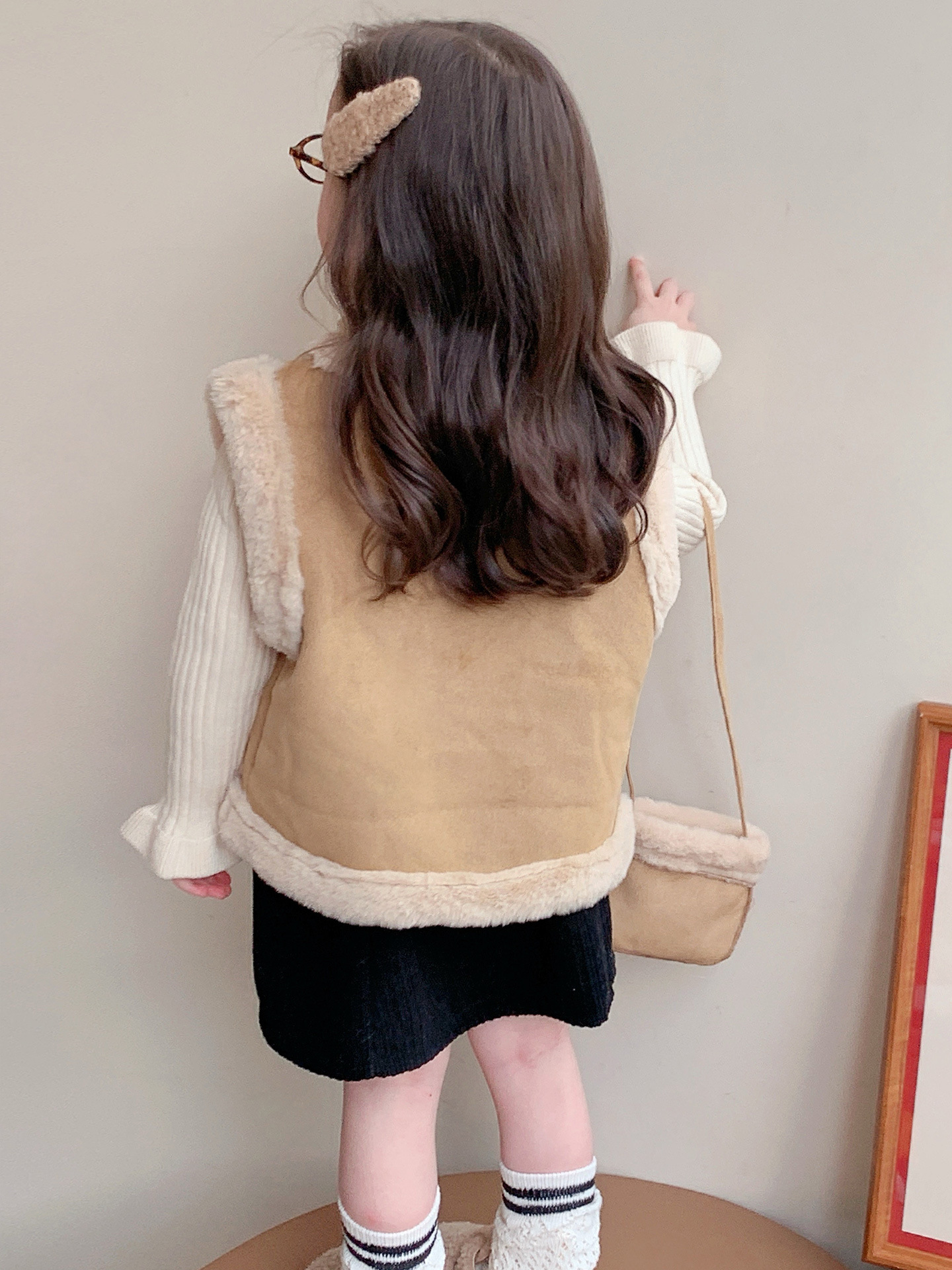 Chaleco de niñas otoño y invierno 2025 nuevo chaleco de lana para niños ropa de invierno para bebés gruesa chaqueta de hombro caliente