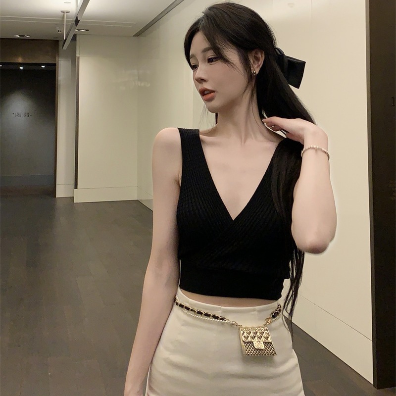 Wholesale knitted summer V-neck slim fit women is tank top
