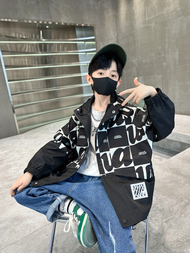 Boys' large plaid jacket 2023 Spring and Autumn new handsome hooded windbreaker, big children's explosive_voghion.com