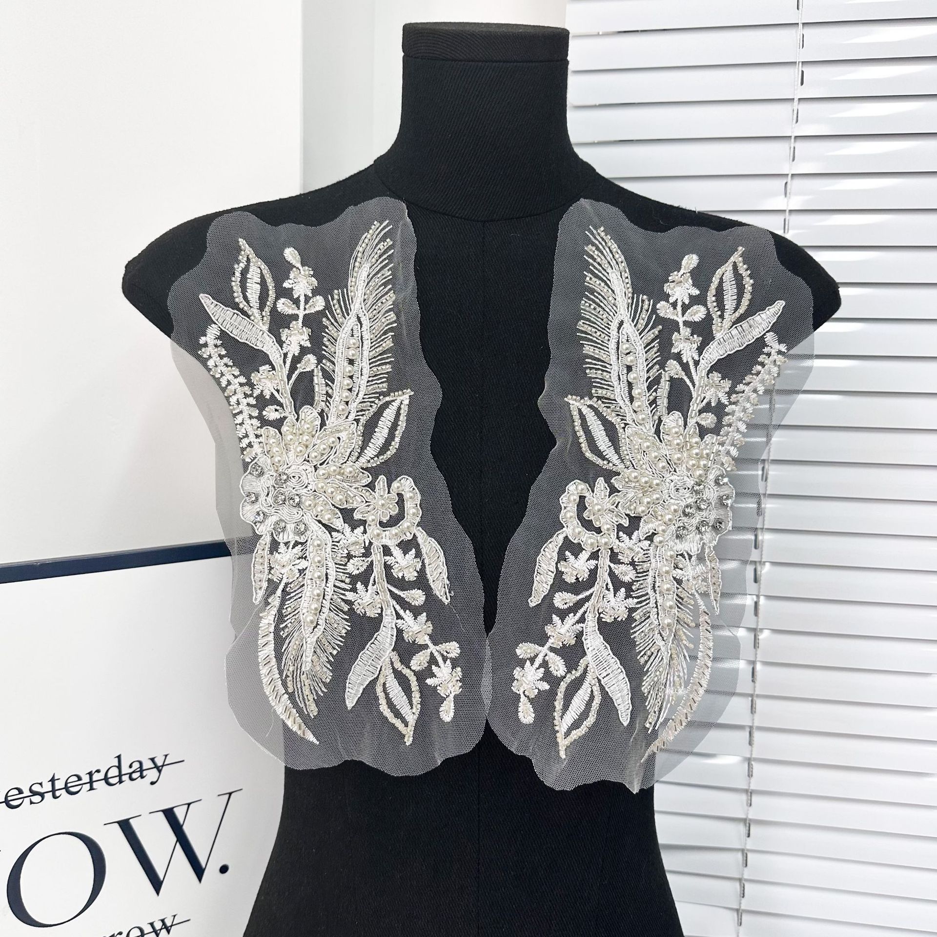 白色蕾丝刺绣珍珠珠管布贴中国风婚纱礼服演出服贴花服装装饰