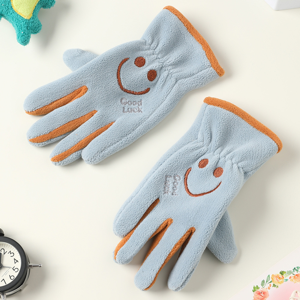 Guantes de invierno para niños con guantes de terciopelo de dibujos animados al aire libre para montar a favor de la piel, guantes de terciopelo de grano para niños y niñas.