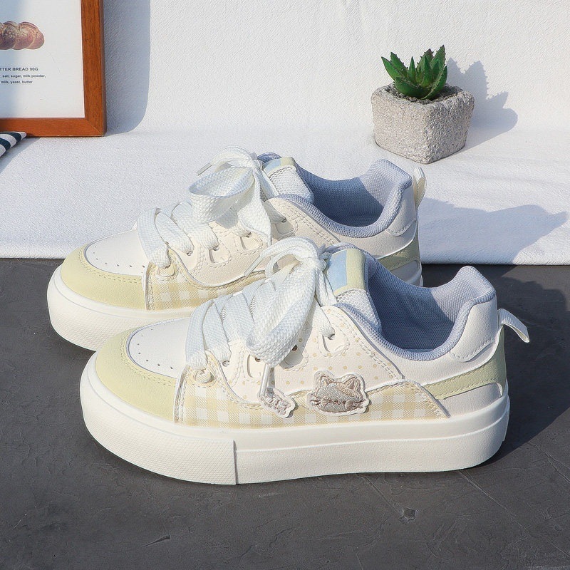 2026 primavera nueva hermosa explosión de viento zapatos de suela gruesa nicho zapatos blancos pequeños zapatos deportivos transpirables zapatos casuales