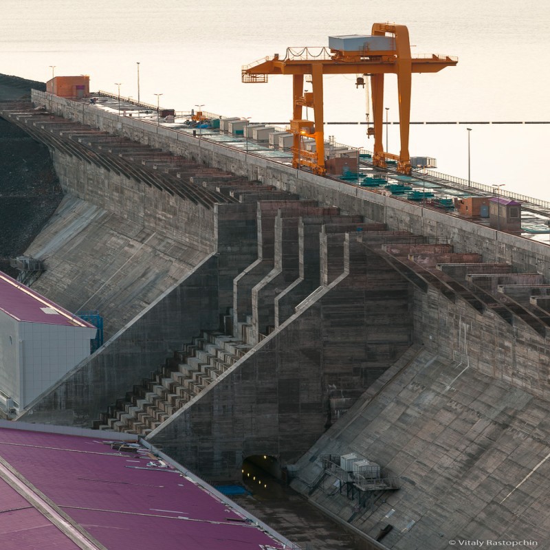 防腐面涂，延长基层使用寿命。