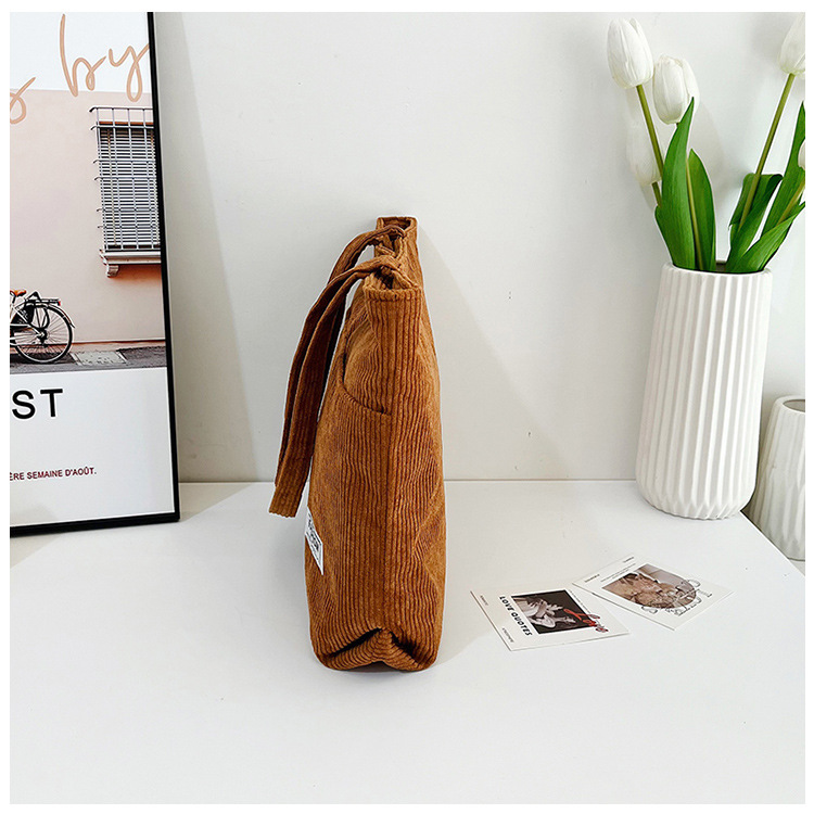 The fashionable and retro bucket bag for women, the new large-capacity versatile crossbody bag for women, and the trendy and elegant tote bag for women are selling well undefined