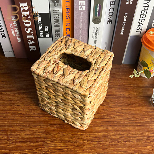 Cross-border best-selling pastoral-style grass-woven paper towel basket water hyacinth grass braided paper towel box table desk decorative tissue box