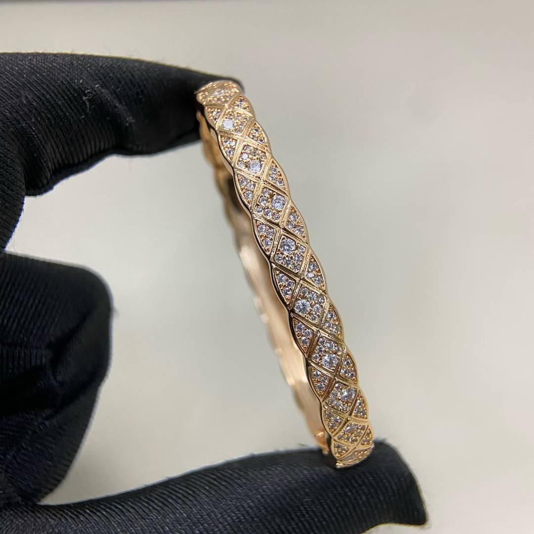 With diamond pattern, golden, diamond encrusted, pink gold