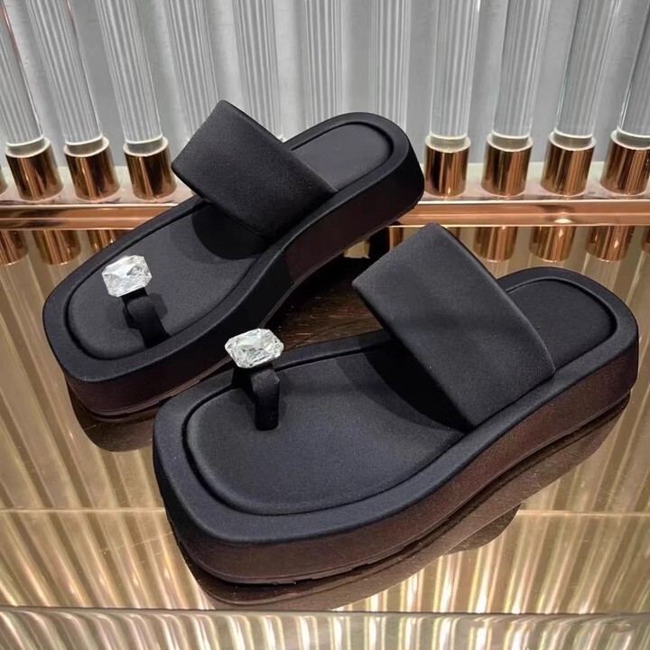 [Same Style as Shen Yue] Thick-Soled Slippers for Women 2025 New Summer Pigeon Egg Thong Slippers for Small People