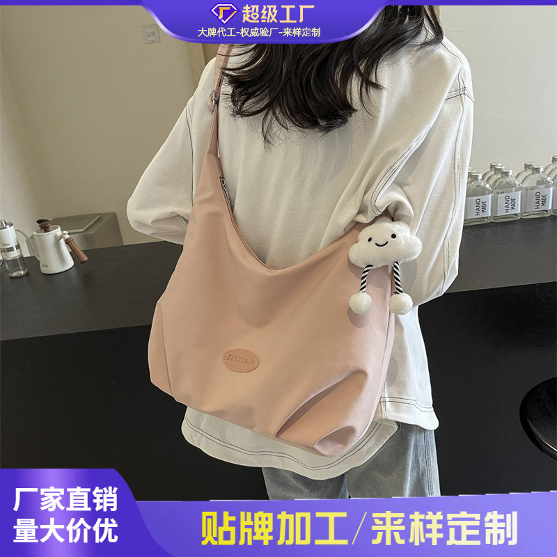 여성용 캐주얼 대용량 가방 2026년 신상 부드러운 질감의 루즈핏 숄더/크로스백 대학생 통근용 겨드랑이 가방