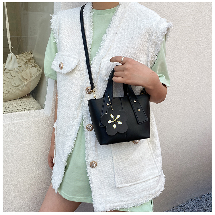 Fashion Solid Color Flower Shoulder Bag Wholesale display picture 7