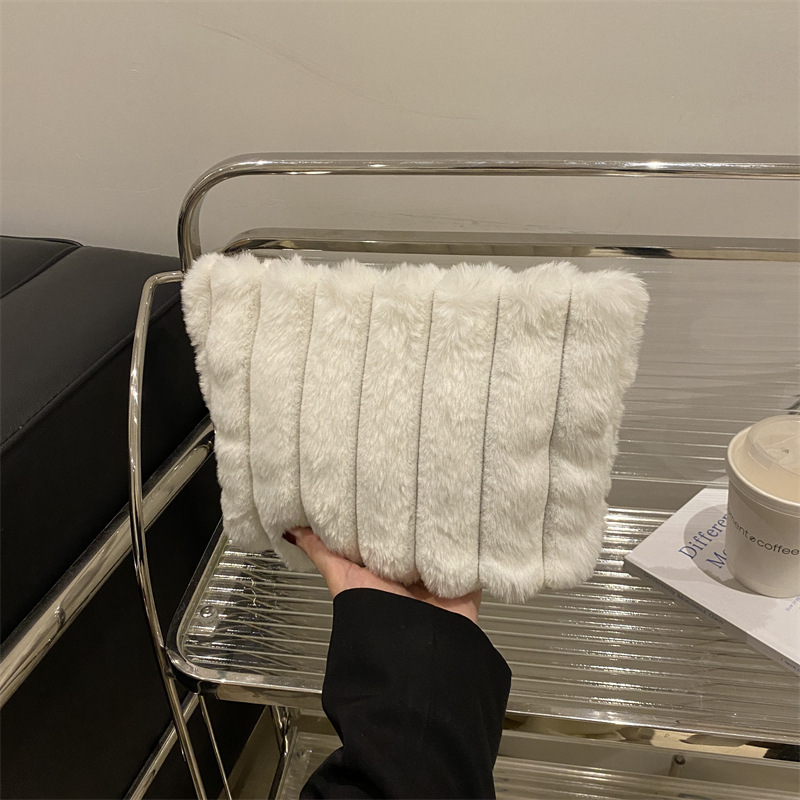 Bolso de mano de felpa de otoño e invierno de gran capacidad 2024 otoño e invierno nuevo estilo de moda y estilo extranjero bolso femenino de lana textura pequeño cuadrado