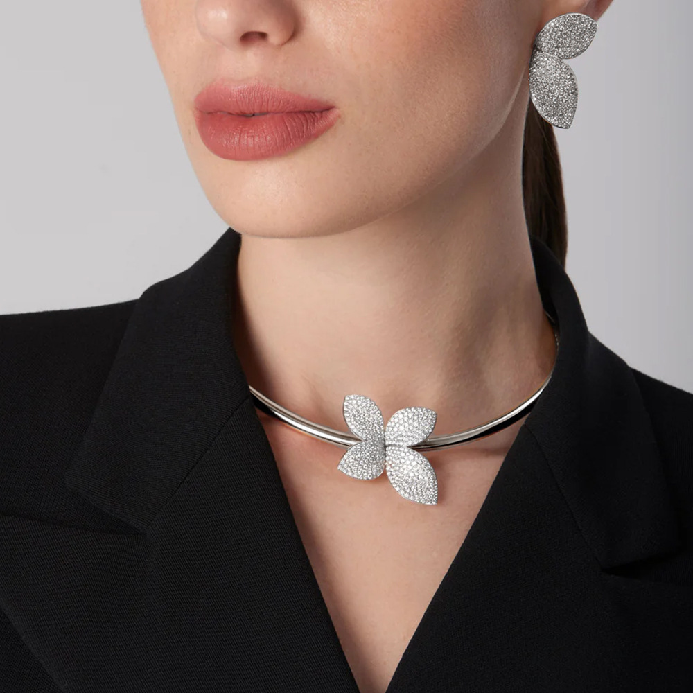 Conjunto de joyería de chispa abierta de diamante de Europa y los Estados Unidos collar temperamento pernos accesorios de lujo ligero conjunto de joyería