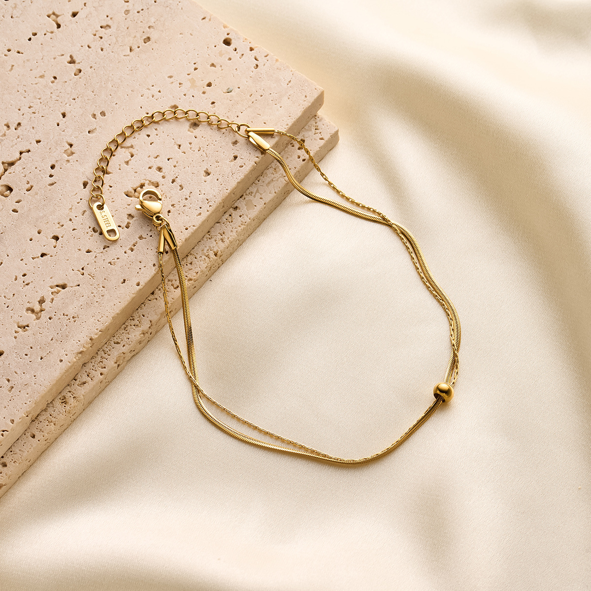 Nuevas cuentas de acero de titanio, tobillera de doble capa móvil, cadena de hueso de serpiente, bola de oro pequeña, verano de oro de 18k, nuevo adorno de pie de todo fósforo