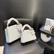 Ů��朗l�玧�μ�б���ƴ���߼y��֦�y���~����������ְ��F�D��