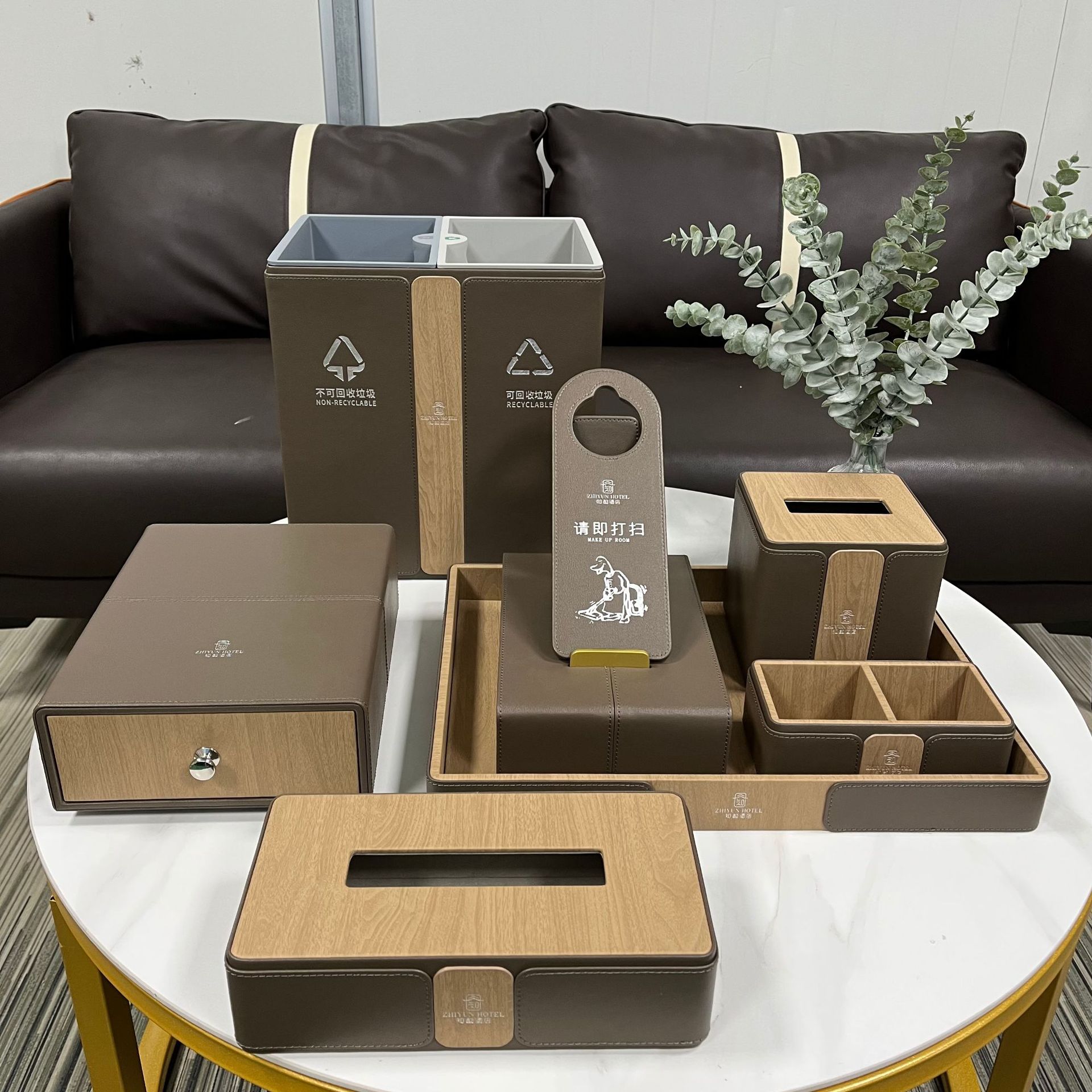 Serie personalizada de artículos de hotel cuero cuero cuero basura artículos de higiene consumibles caja de almacenamiento de papel