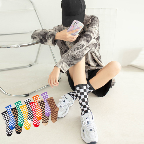 Black and white checkerboard socks for women rhombus square plaid ins trendy autumn and winter pure cotton mid-tube blue internet celebrity sports high tube socks