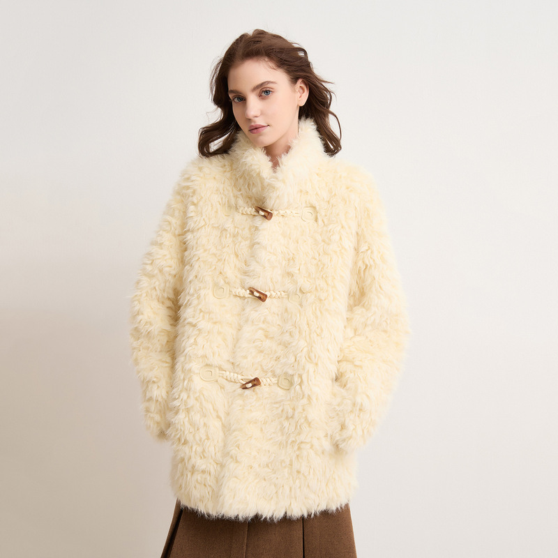 Sheepskin Shearling Coat for Women with Horn Buttons, Soft and Fluffy, Thickened for Autumn and Winter, Suitable for Petite Sizes