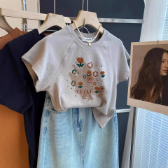 フランス式の大衆独特な肩の半袖tシャツの女性の夏の修身はやせています。