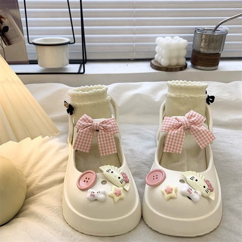 Cute summer sandals, bag, beach slippers