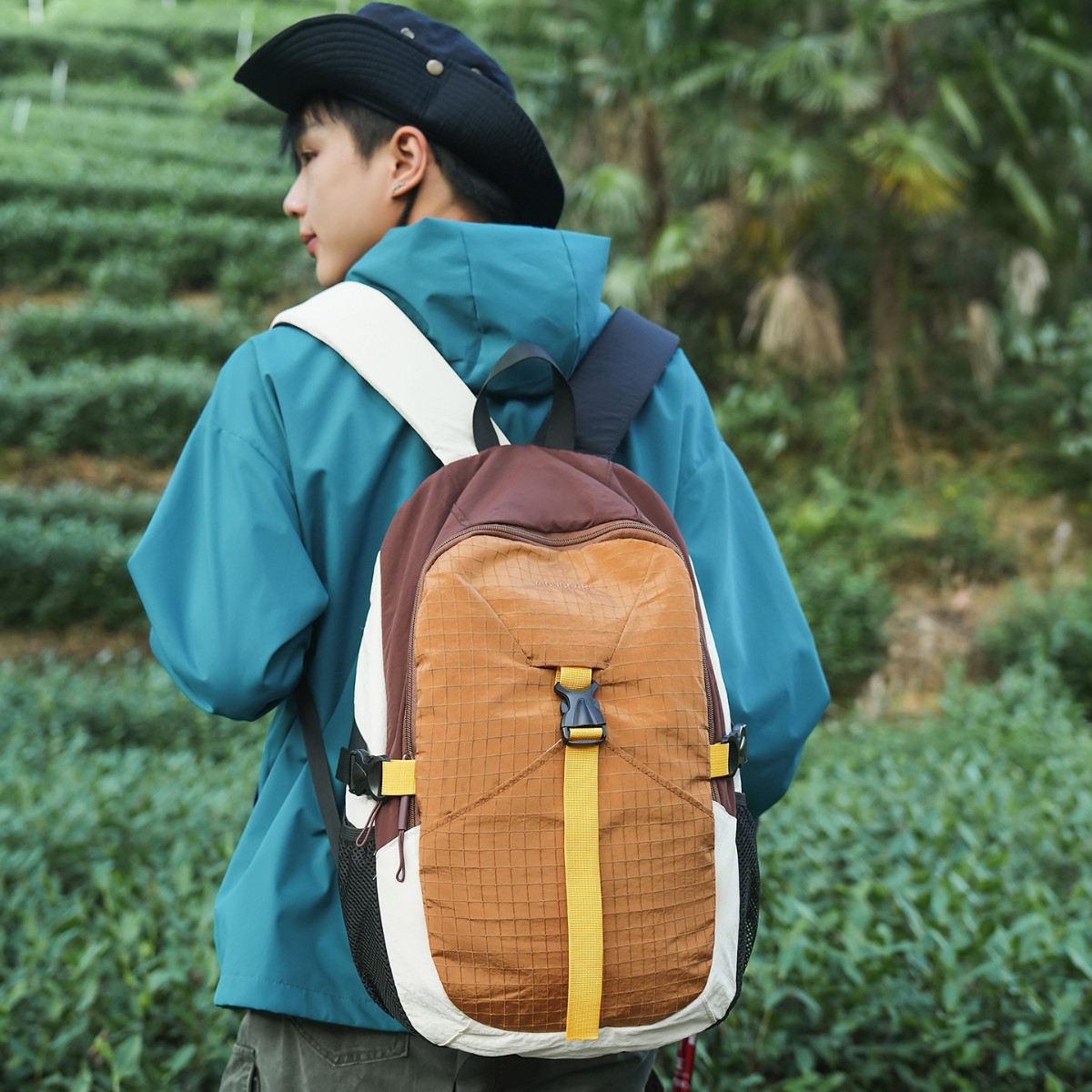 Outdoor Simple Backpack Men's Lightweight Mountaineering Bag Student School Bag Women's Large Capacity Waterproof Sports Travel Backpack