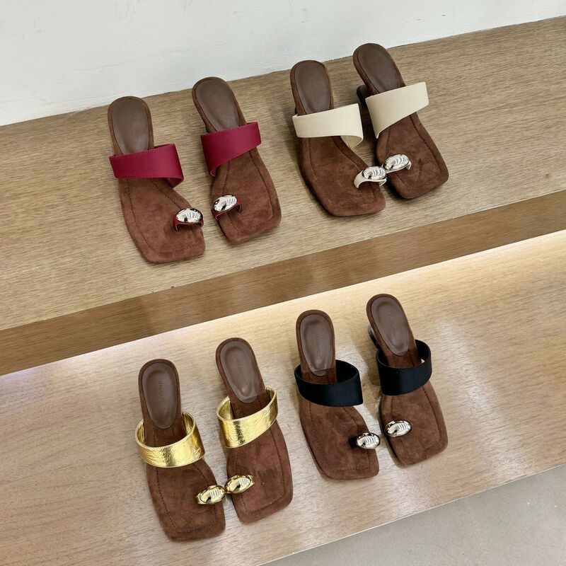 French-Style Retro Square-Toe Chunky High-Heeled Thong Sandals for Women, Summer 2025 New Metal Buckle Roman Sandals French-Style Retro Square-Toe Chunky High-Heeled Thong Sandals for Women, Summer 2025 New Metal Buckle Roman Sandals