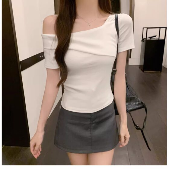 White Short-Sleeved T-Shirt for Women 2025 New Popular Summer Design Asymmetrical Korean Style Off-Shoulder Niche Tops for Women
