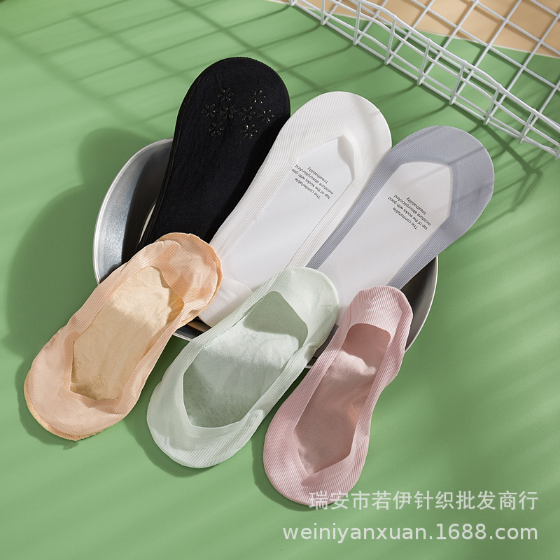 Red Pepper Genuine Summer Striped Ice Silk Silicone Cotton Bottom Boat Socks Women's Socks Shallow Mouth Invisible Simple 2615-18