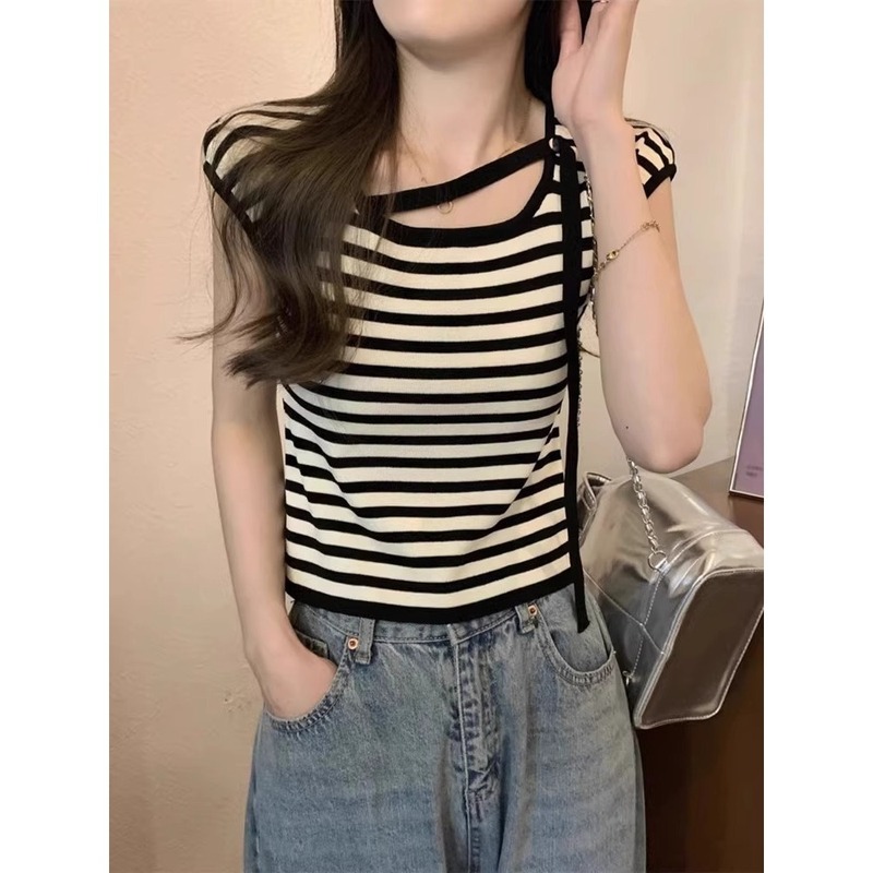 シックな夏フレンチスクエアカラーレースアップデザインニット半袖Tシャツホットガールショート薄手トップA3893|undefined