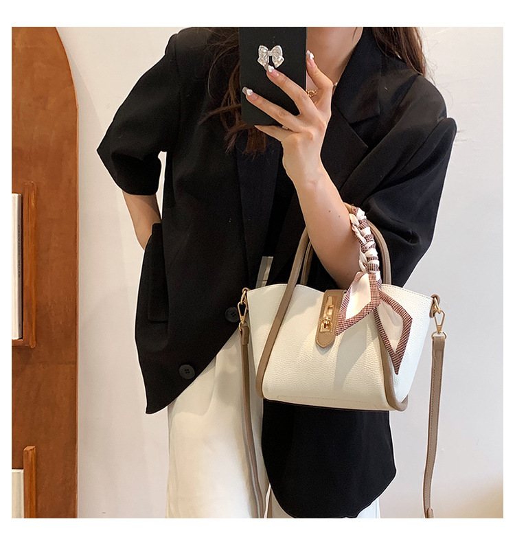 The new trendy women's bag for the summer of 2025, a simple commuting bucket bag with a large capacity and a single-shoulder handbag for women undefined