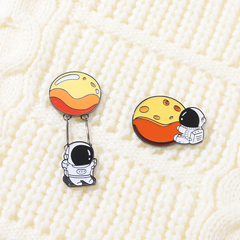 Daily Occasion Alloy Material Cartoon Style Pin Astronaut Moon Alloy Plating Unisex Brooches
