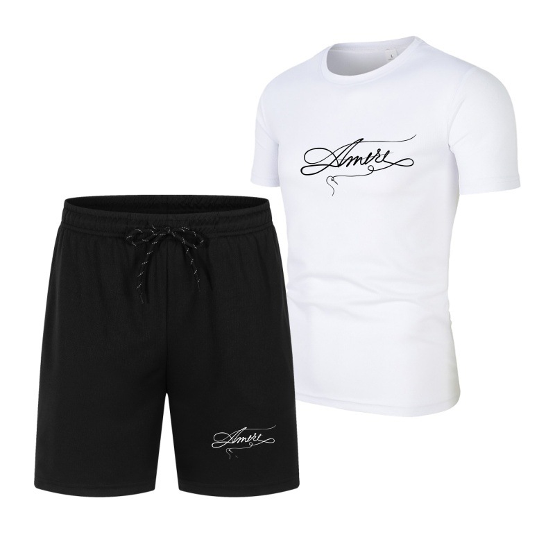 1 흰색 옷과 검은색 바지