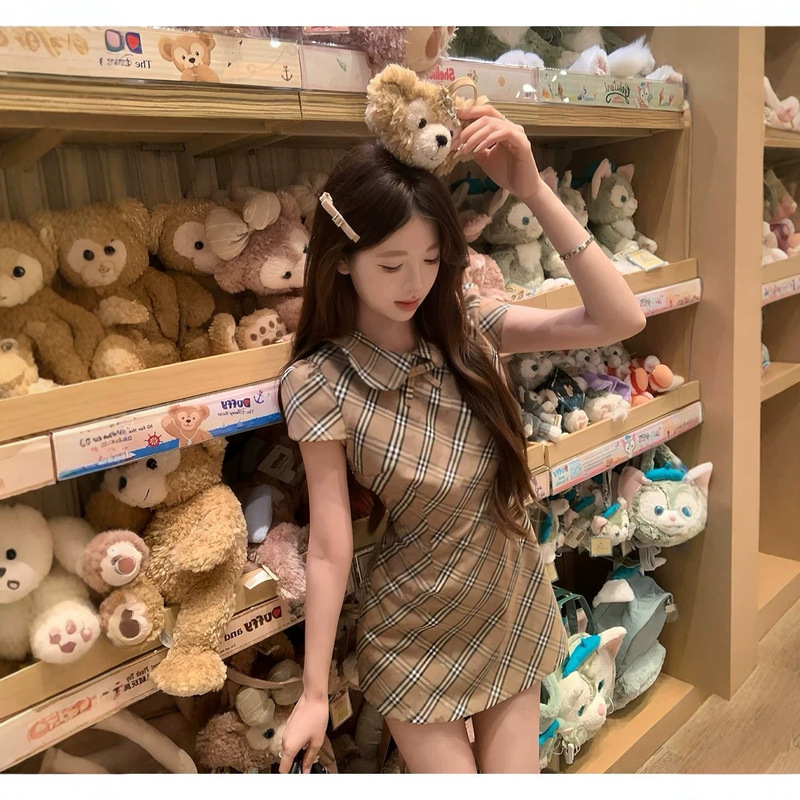 Elegant Doll Collar Plaid Dress for Women, 2026 Summer New Style, Waist-Cinching, Slimming, Sweet College Style, Retro Short Dress Elegant Doll Collar Plaid Dress for Women, 2026 Summer New Style, Waist-Cinching, Slimming, Sweet College Style, Retro Short Dress