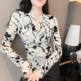 东南亚2025秋新款V领长袖镂空拼接网纱植绒t恤女修身打底衫潮代发