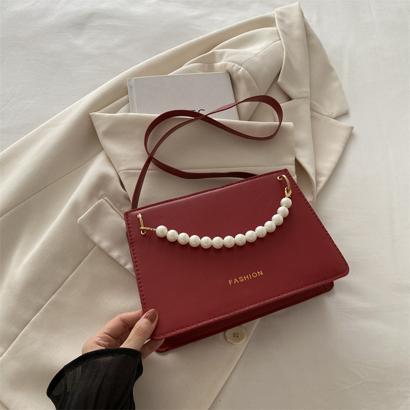 Bolso de nicho de sentido de alta gama para mujer 2024 nuevo bolso de hombro de cadena de perlas de moda salvaje bandolera bandolera