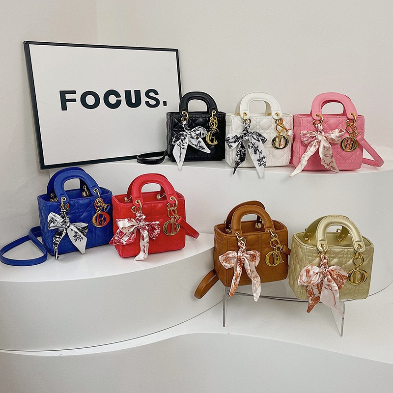 Daifei bordado bolso cuadrado pequeño bolso de moda pañuelo de seda para mujeres bolso lingge Senior nicho 2025 nuevo bolso para niños