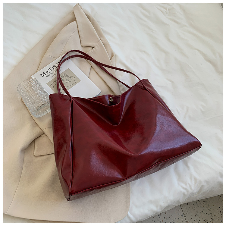 Femmes Grande Faux Cuir Couleur Unie Vêtement De Rue Carré Boucle Magnétique Sac D'épaule display picture 5