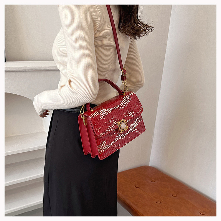 Sınır ötesi doku çanta 2023 erken sonbahar yeni kadın çantası kişiselleştirilmiş kertenkele desen omuz çantası rugan parlak çapraz çanta_voghion.com