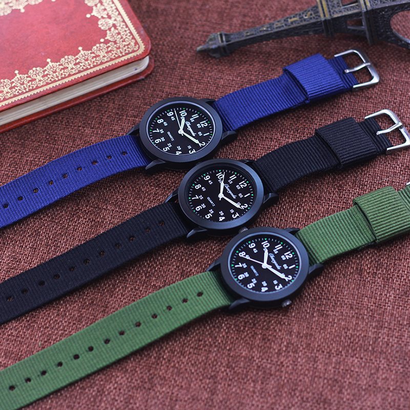 Fashionable children's quartz waterproof electronic watch for boys