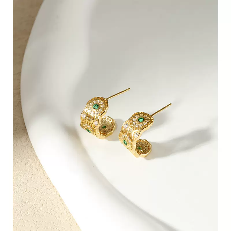 S925纯银设计韩版小众博主款锆石耳钉韩系女高级感小红书热卖耳饰