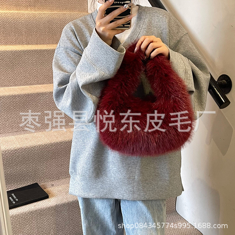 Portable Mao Mao bag women's autumn and winter new this year's popular bag high sense niche plush bag hand bag Portable Mao Mao bag women's autumn and winter new this year's popular bag high sense niche plush bag hand bag